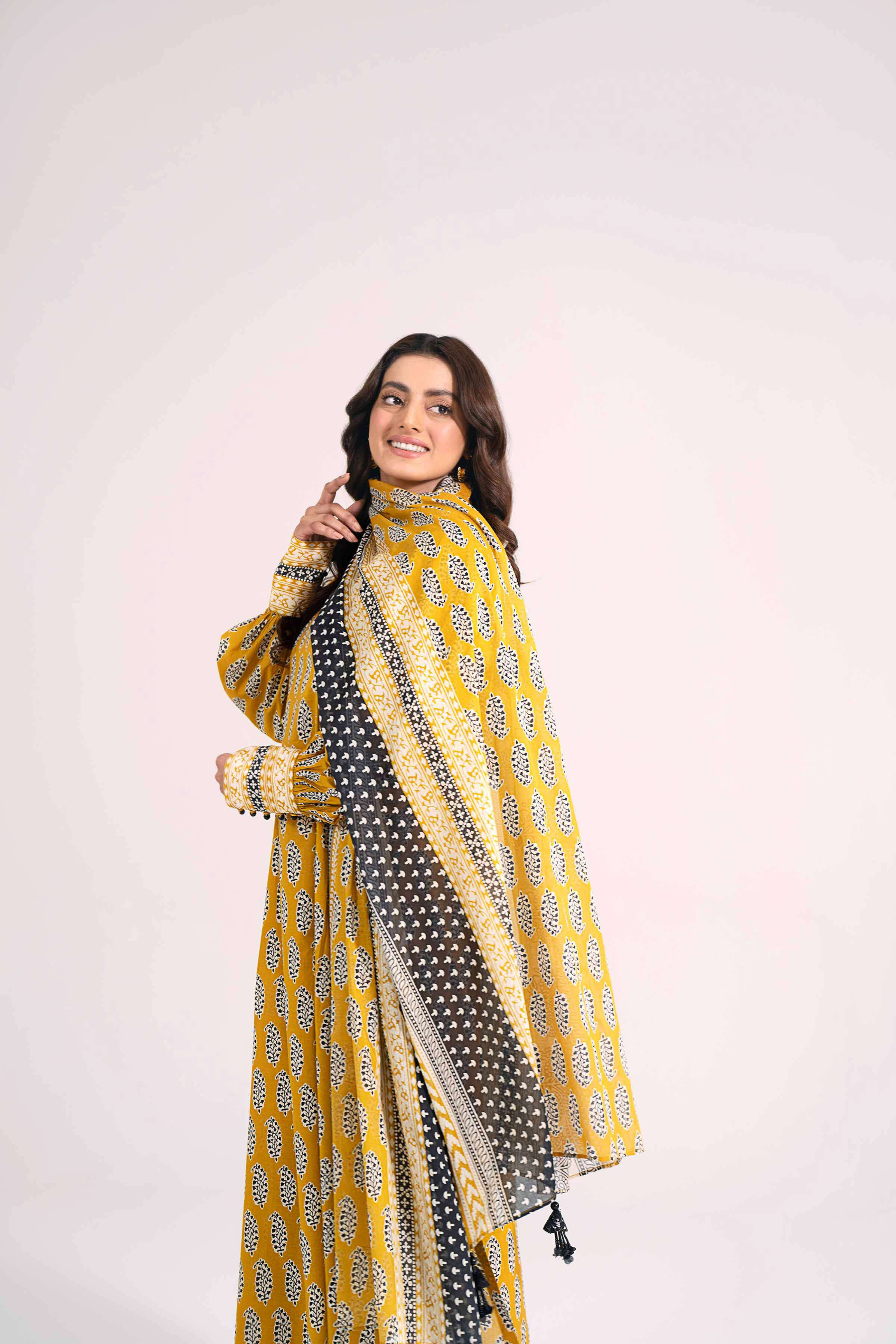 Nishat Lawn - 3 Piece Printed Lawn 010